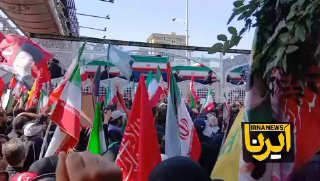 🎥 תנועת הרכב הנושא את גופות מר נהרג איראן ומשפחתו התחדשה לעבר כיכר השחרור