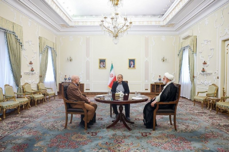 ایران خبر: 🔵 نشست سران قوا به‌ میزبانی رئیس‌جمهور برگزار شد@iRankhabar