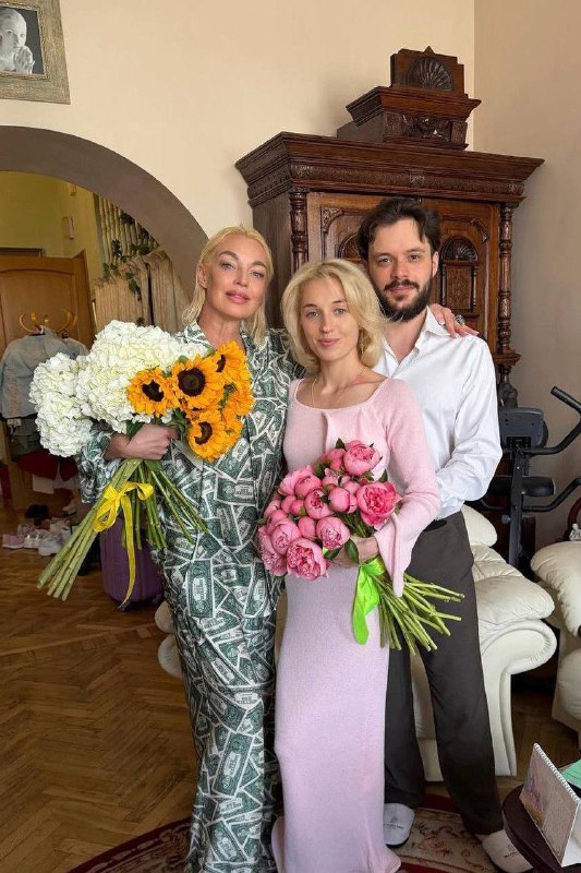 Опять у Волочковой с дочкой не ладится.