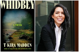 1255. Kira T Madden "Whidbey " 🇺🇸 ➿ ➿ ➿ ➿ ➿ Все началось с того, что Бёрди Чен на пароме до острова Уидби заводит беседу с незнакомцем, который предлагает ей убить Кельвина, мужчину, изнасиловавшего Бёрди, когда она была ребенком. Больше мы этого загадочно