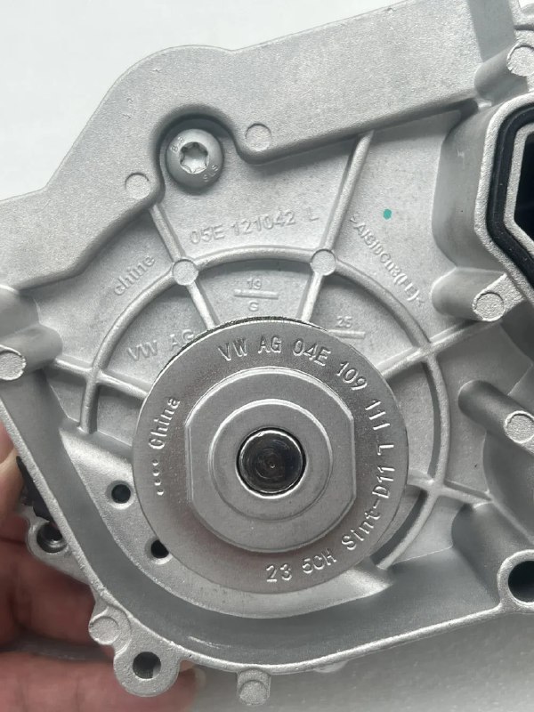 05E121111AB 05E121111AF 05E121111Q 05E121111P 05E121111L 05E121111M Оригинальный OEM водяной насос о 2