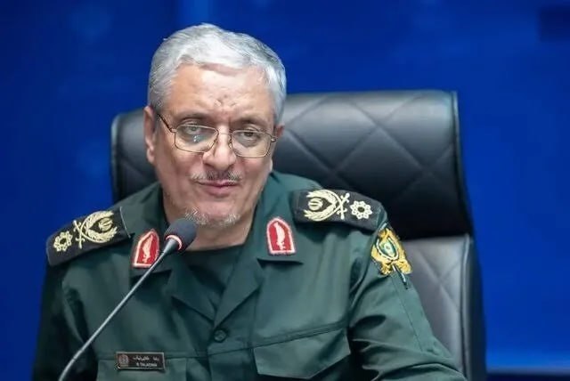 قدمگاه: 🔺️سخنگوی وزارت دفاع: دشمن از برخی محصولات دفاعی ما کپیبرداری میکند/ اگر دشمن حماقت کند شگفتانههایی برای آنها داریم