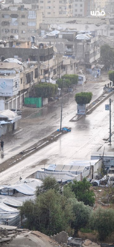 גשם יורד על העיר עזה