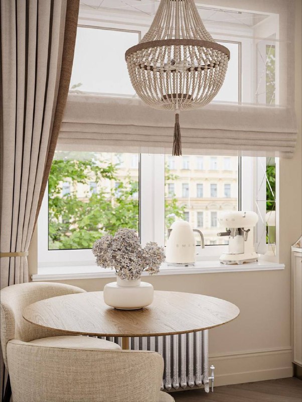 Заказчики купили эту квартиру из-за вида из окна, французского балкона, ну и потому что влюбились в атмосферу старого фонда времен Сталинского ампи... - изображение 2 - заказчики, купили, эту