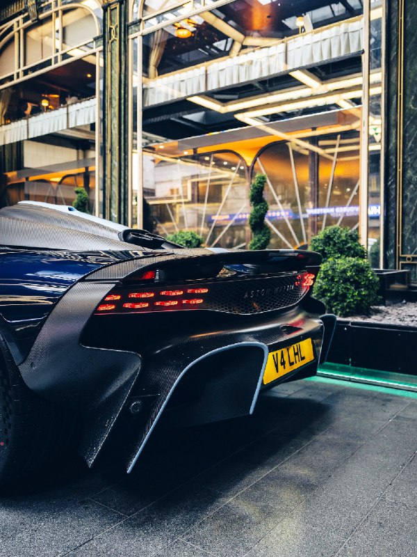 Aston Martin Valhalla 3