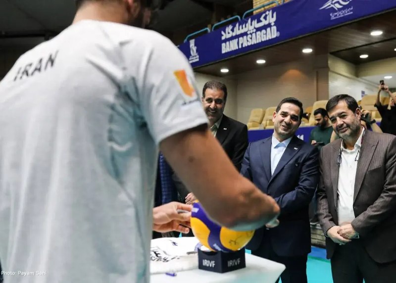 Varzesh90: ‏⚽ #ورزش90‏🔴 وزیر ورزش تیم ملی والیبال را بدرقه می‌کند‏🗞 آخرین تمرین تیم ملی والیبال مردان ایران پیش از اعزام به تورنمنت