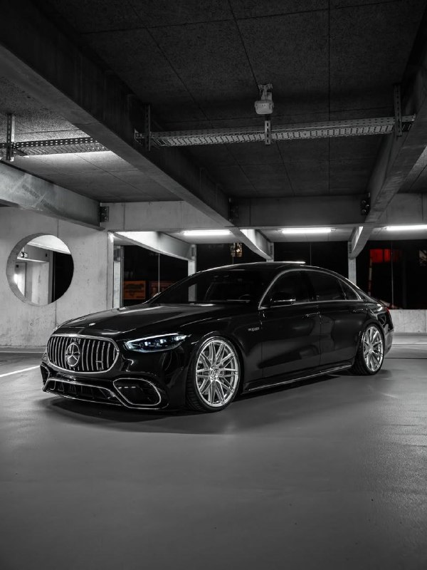 2.6-ton Black Beast S63 E AMG 805 HP V8 BITURBO Hybrid 4.0-L 0-100 km/h 3.3 sec 4