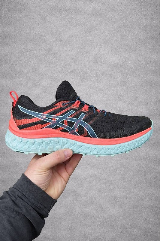 оригинальные кроссовки разных размеров — фото 1