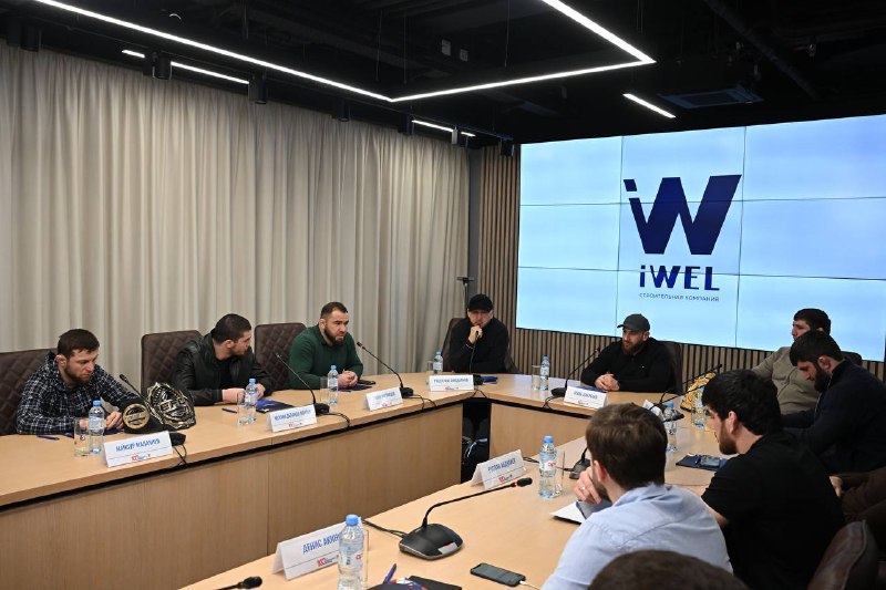 Владелец строительной компании iWel Асхаб Джарбаев стал собственником бойцовского клуба Universal Fighters (UF). Об этом было объявлено на пресс-конфер фото