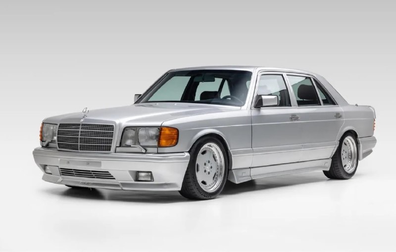 Mercedes AMG 90-х оценили дороже многих новых спорткаров