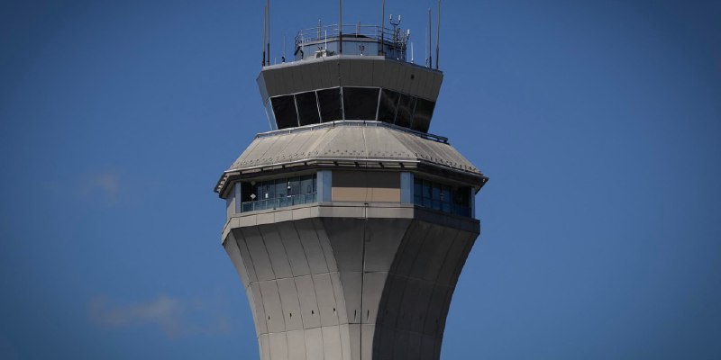 Radar screens that serve troubled Newark Liberty International Airport briefly go dark