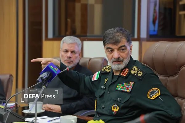 خبرگزاری دفاع مقدس: 💢سردار رادان: برخورد پلیس با سر شبکهها و افرادی که معیشت مردم را به خطر میاندازند🔸فرمانده کل انتظامی کشور با تاکید بر