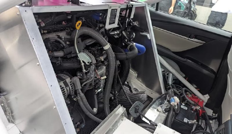 Toyota построила 700-сильную Camry с двумя двигателями и полным приводом 3