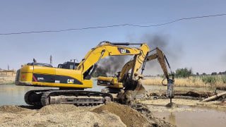 עבודות השיקום בגשר אלסיאסה בעיר דיר א-זור נמשכות.