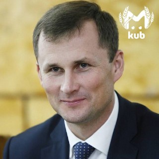 У вице-губернатора Краснодарского края Андрея Коробки изъяли около €7 млн, $4 млн и 31 млн рублей. Люкс-чиновник живёт в усадьбе площадью 130 га за миллиард.Если вы даже от заголовка с богатствами устали, то спешим вас разочаровать — это далеко не все влад