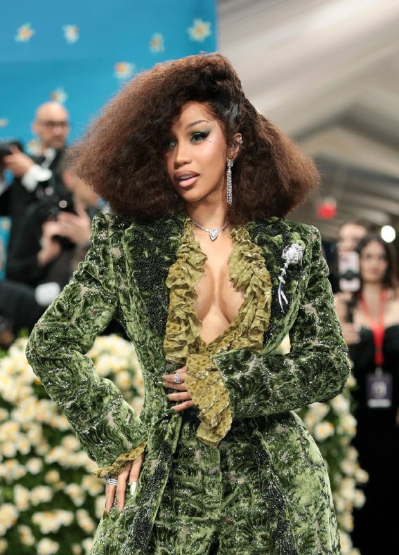 Волосы, которым стоит уделить вниманиеВолосы, которым стоит уделить внимание