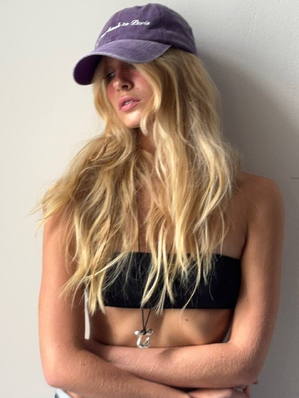 Сняли новую коллекцию шляп и кепок бренда COCOSHNICKКрасивые, небрежные локоны и пара тонких кос для максимально летнего образа 💔Сняли новую коллекцию шляп и кепок бренда COCOSHNICKКрасивые, небрежные локоны и пара тонких кос для максимально летнего образа 💔