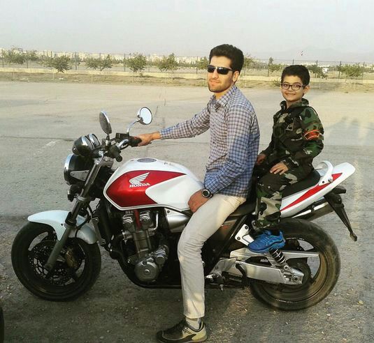 🌷ب یاد شهیدان🌷: خاطره موتور سواری 🏍 🏍شهید مدافع حرم مسعود عسگری•┈••✾•🌿🌺🌸🌺🌿•✾••┈•