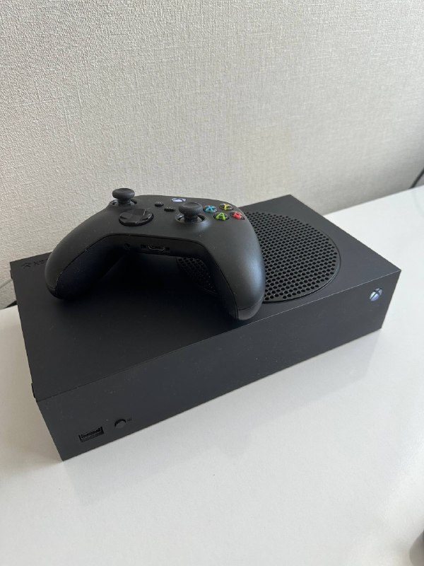 Продам xbox series S 1TB (без аккаунта)