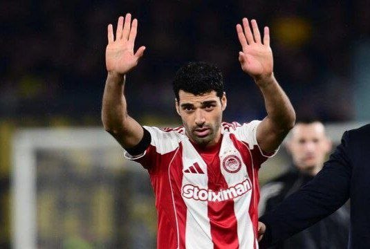 پرسپولیسی ها: ⏫🔴👤طارمی خودش را به آب و آتش زد🔴مهدی طارمی این روزها آینده مبهمی در المپیاکوس دارد اما ستاره ایرانی پا پس نمیکشد و طبق