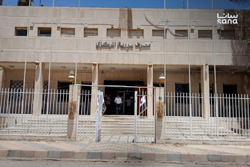 נגיד הבנק המרכזי של סוריה, ספואת רסלאן, חנך סניף של הבנק המרכזי של סוריה במחוז אל-חסכה, לאחר הפסקה שנמשכה י…