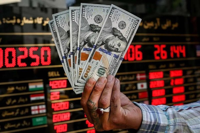 فرارو: افزایش قیمت طلا و دلار در بازارنرخ هر گرم طلا ۱۸ عیار از مرز ۱۹ میلیون و ۳۰۰ عبور کرد و دلار آمریکا به کانال ۱۸۷ هزار تو