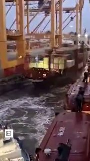 אוניית השייט מיין שיף 3 מתנגשת בספינת מכולות בגרמניה התקרית אירעה בזמן שהספינה יצאה מנמל ברמרהאבן שבצפון המ…