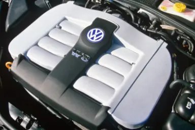 Pedal | پدال: چرا خاصترین استیشن فولکسواگن به کابوس مکانیکها تبدیل شد؟فولکسواگن (Volkswagen) در دهه ۲۰۰۰ میلادی با هدف رقابت با مد