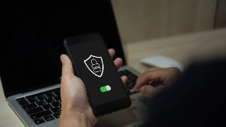 В России впервые признали ненадлежащей рекламу VPN-сервисов — из-за ссылок в телеграм-канале. Для властей «нет грани между рекламой и информированием», признали экспертыВологодское управление ФАС признало ненадлежащей рекламу VPN-сервисов, сообщают «Ведомо