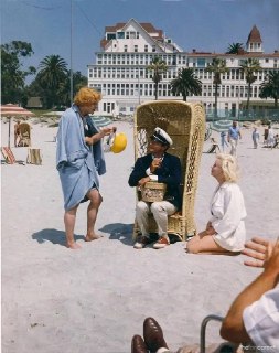 Jack Lemmon, Tony Curtis, and Marilyn Monroe on the set of Some Like It Hot, 1959.Time Machine | Historical Photo