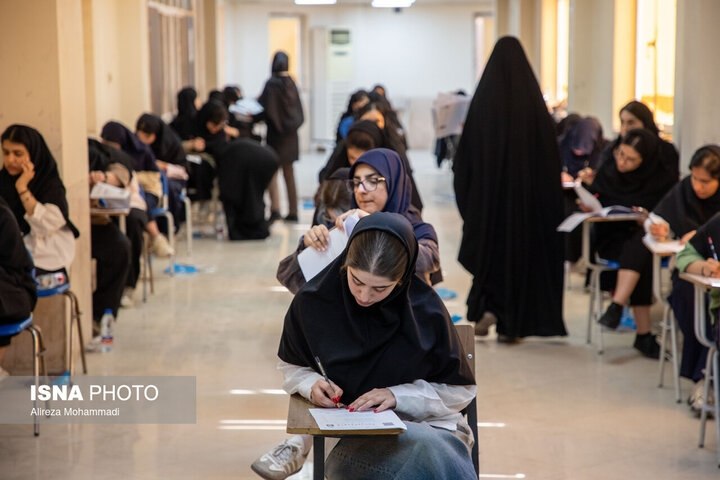 کانال عصر مرکزی: 🔴🔴🔴 وزیر علوم: قبولیهای کنکور با یک ماه تأخیر وارد دانشگاه میشوند/ کلاسها حتما حضوری است👤 سیمایی صراف، وزیر علوم، تحق