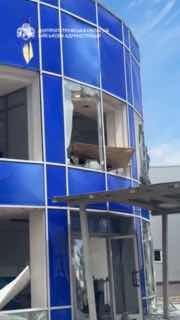 В результате утреннего ракетного удара по Днепру пять человек погибли и 29 получили ранения, сообщил Зеленский.По словам главы областной военной администрации, при ударе было повреждено частное предприятие. Название не уточняется.Кроме того, Зеленский заяв