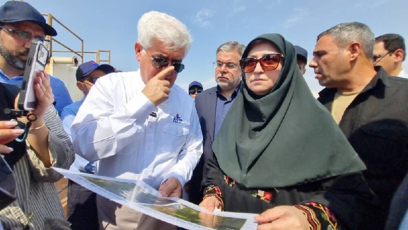 خبرگزاری ایرنا: 🔸بازدید رئیس سازمان محیط زیست از میدان نفتی سهراب در تالاب هورالعظیم🔹 معاون رییس جمهور و رییس سازمان محیط زیست خوزستان ا