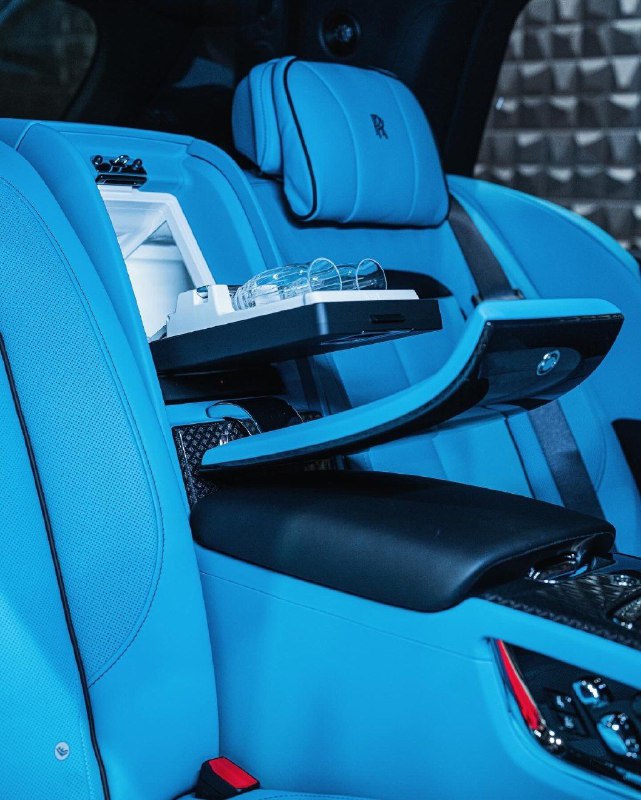 Rolls-Royce Cullinan ll Black Badge Tiffany edition 7