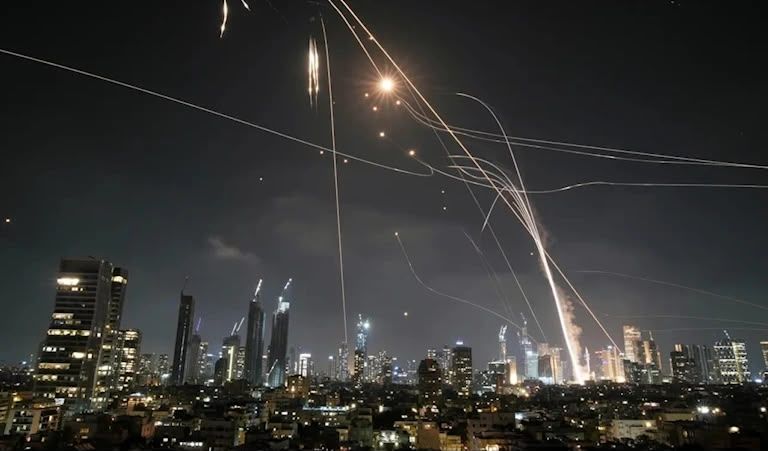 מנצור בראטי, אנליסט לענייני ישראל באיראן, אמר בראיון לאל-אח'באר כי "ניצחונו של נתניהו שוב פירושו המשך העימו…