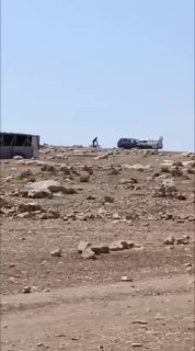 مستوطنون يوسعون بؤرة استيطانية شمال القدس