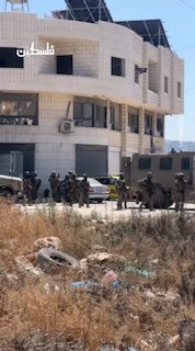 הכיבוש שולח תגבורת צבאית למחנה עסכר, מזרחית לשכם, במקביל להסבת אחד הבתים לצריף צבאי ולמרכז חקירות.