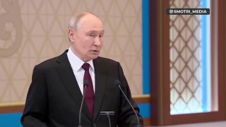 ⚡️ Путин не признал, что упавший в Румынии дрон был российским, и попросил передать Москве его обломки для независимой экспертизыПребывающий с визитом в Казахстане Владимир Путин вышел вечером к журналистам прокомментировать инцидент с дроном в румынском Г