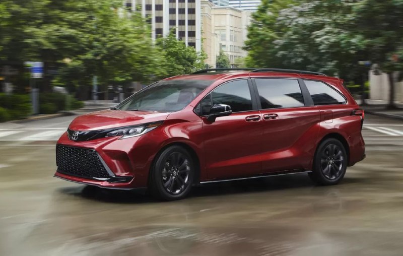 Toyota Sienna обновилась и подорожала