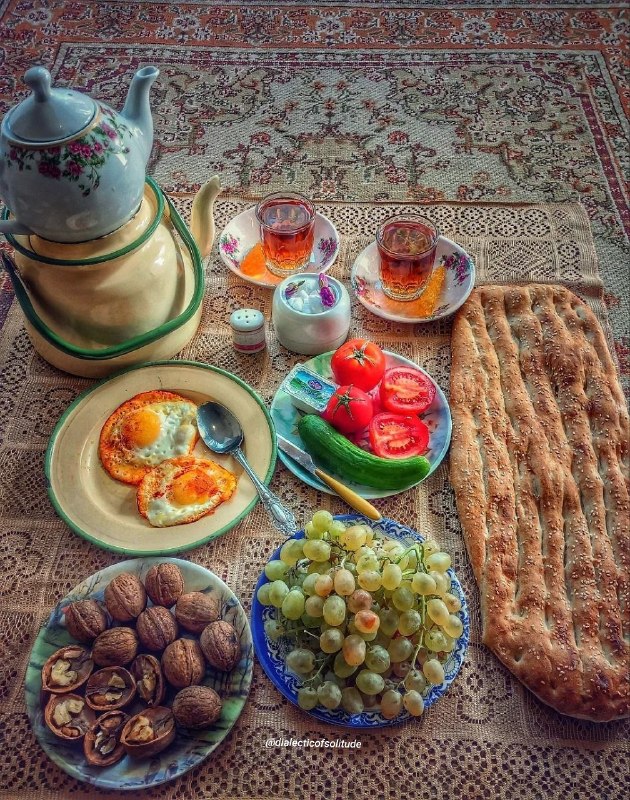 هوای حوا: صبح بخیر،چای آماده است.لبخند هم آماده است.و روزی نو پر از فرصت‌های شیرین در انتظار است.تلالو خورشید روی پوست شهر میغلتد،