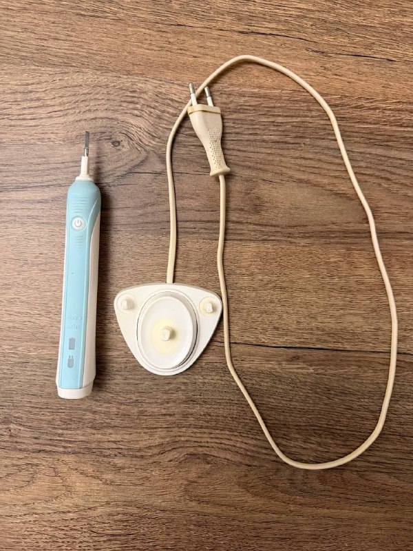 Продам электрическую зубную щётку Braun Oral-B