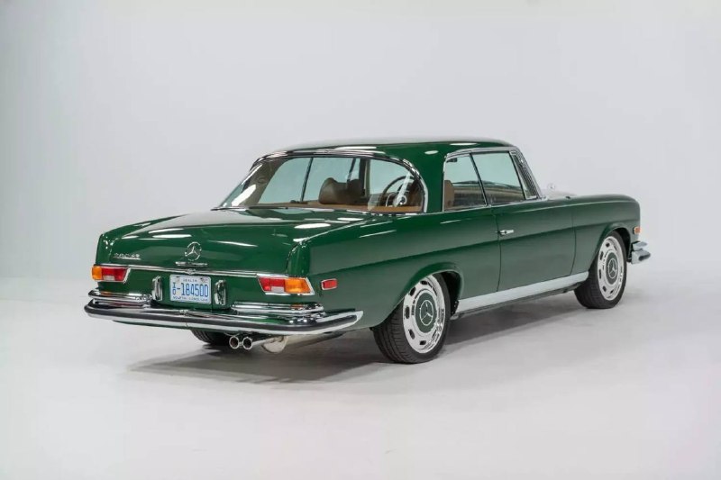 Отреставрированный Mercedes-Benz 280SE превратили в самый быстрый такой седан в истории. 3