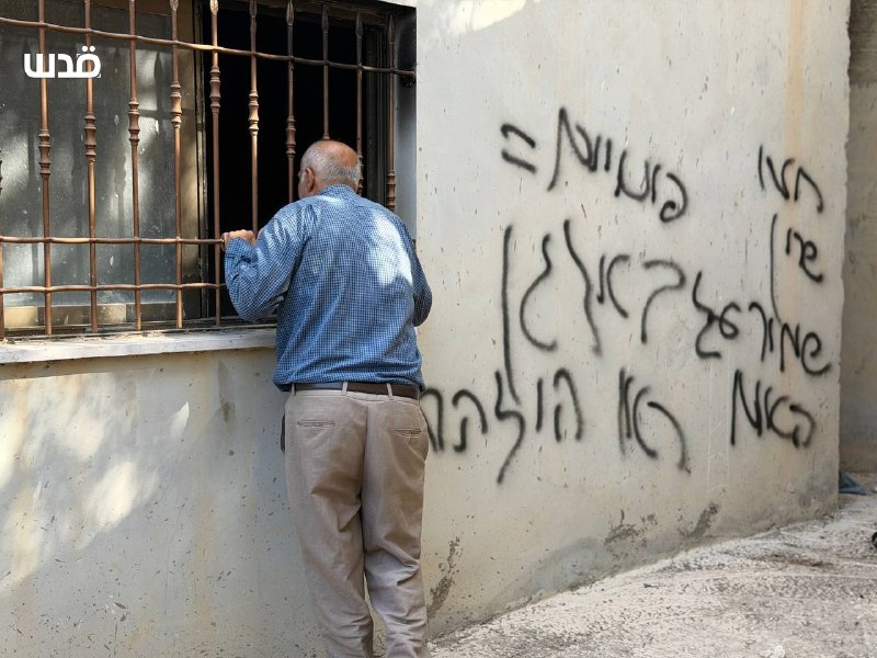 מתנחלים שורפים חלקים ממסגד וכותבים על קירותיו ביטויים הקוראים להרוג פלסטינים בבזריה, שכם.
