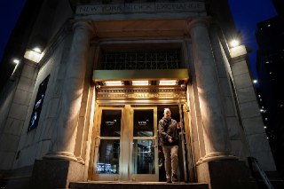 美国股市标普500指数和纳斯达克指数下跌，因市场消化科技巨头在人工智能领域的支出BOLSA EUA S&amp;P e Nasdaq caem enquanto mercados assimilam gastos de Big Techs com IA (www.reuters.com)01-29via Buzzing