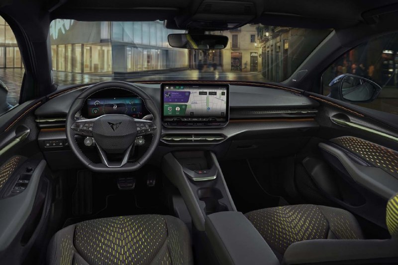 Cupra представила хэтчбек Raval 3