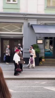 Примерно так теперь выглядят пенсионерки в Москве после пенсионной реформы.