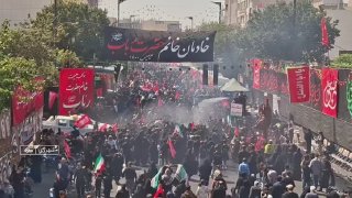 🎦 הדהוד של "חייב לעלות" בדרך לקרבלה של איראן; צעדה של כמה מיליוני ניצולי ארבאין לעבר העיר ריי