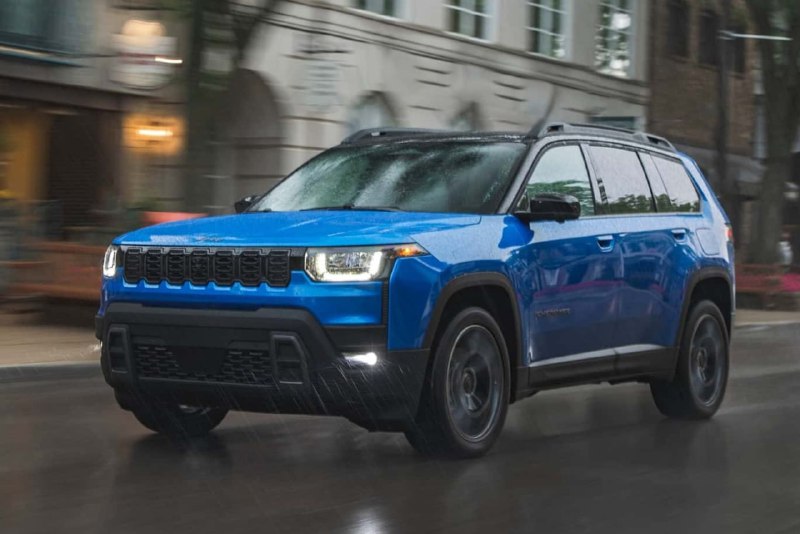 Новый Jeep Cherokee стал гибридом и подрос в размерах