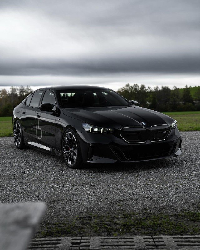 BMW i5 M60