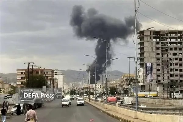 خبرگزاری دفاع مقدس: 💢حملات توپخانه‌ای رژیم سعودی به مناطق مسکونی صعده🔸رسانه‌های یمنی گزارش دادند که رژیم سعودی مناطق و روستاهای «آل ثابت» در